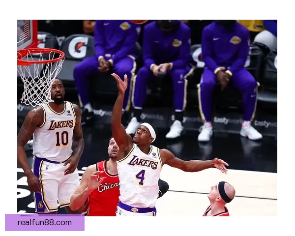 东契奇腿筋受伤詹姆斯回归持球核心湖人再靠老将支撑