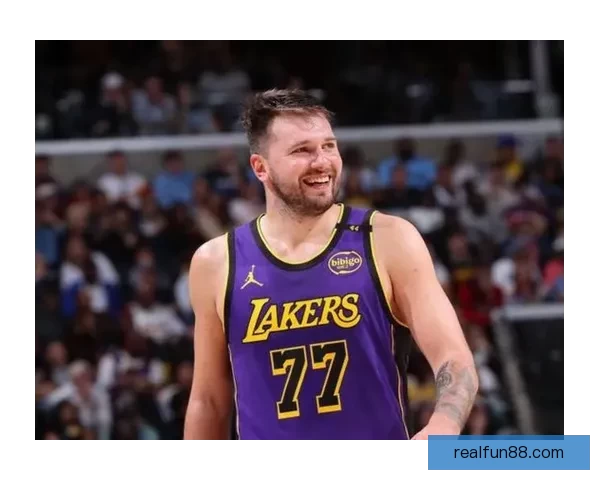 湖人首节崩盘大比分落后雷霆 东契奇状态低迷里夫斯伤情成疑