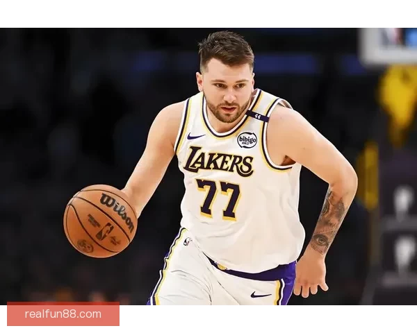 东契奇荣膺生涯第七次月最佳场均37+8+7表现出色 获防守提名